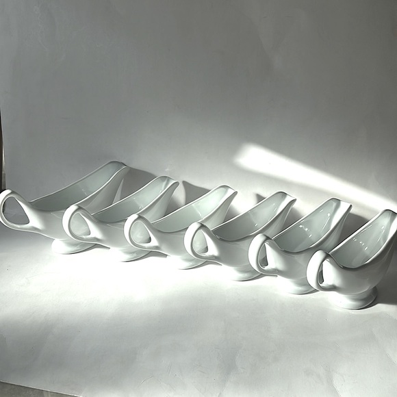 Lot of six gravy boats, white porcelain two marked as Fine China dinner wear - Picture 1 of 8